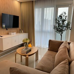 100 West Makati
